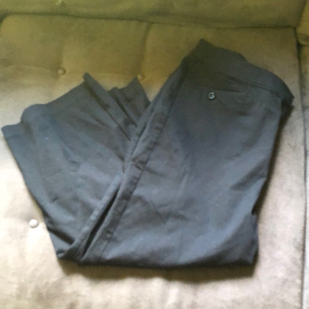 🎉⭐️Chicos size 1 (8) black Capri pants
